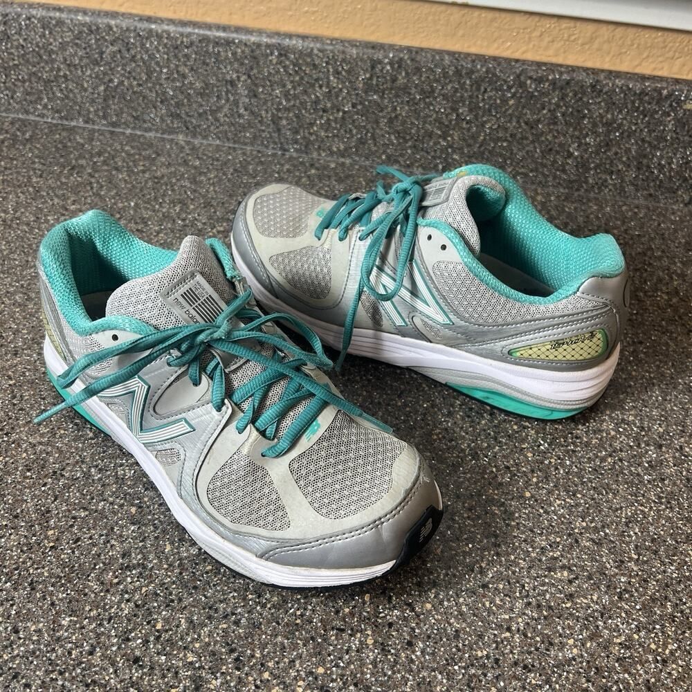 New Balance 1540v2 Trail Running Shoe Gray Green Womens 8 D Wide Lace Up Low USA